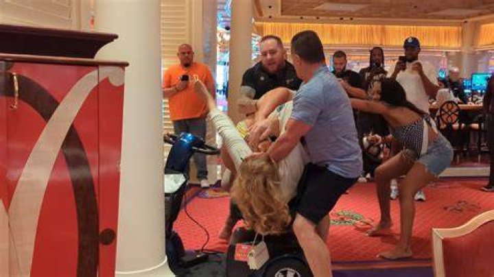 
“2023 is having a rough start”: Bryce Hall’s car gets broken into following Las Vegas scuffle 