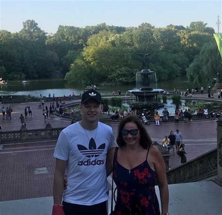 
Aaron Ramsdale | Family, Wife And Kids 