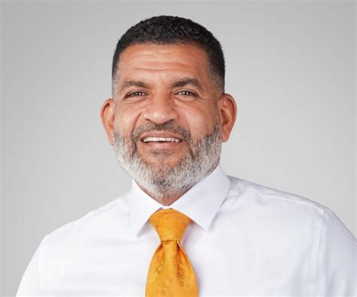 
Abdulswamad Shariff Nassir Height, Weight, Net Worth, Age, Birthday, Wikipedia, Who, Nationality, Biography 