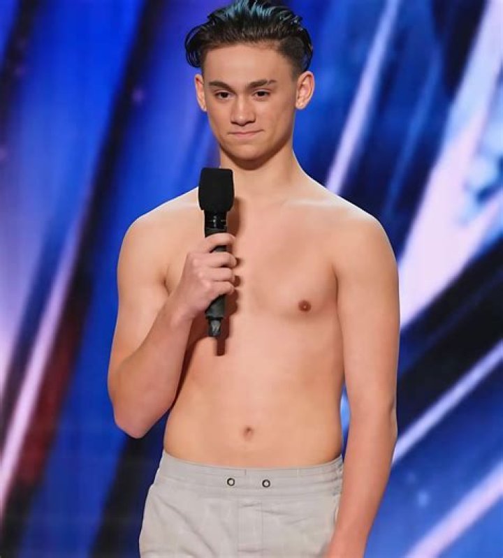 
Aidan Moffat Height, Weight, Net Worth, Age, Wiki, Who, Instagram, Biography 