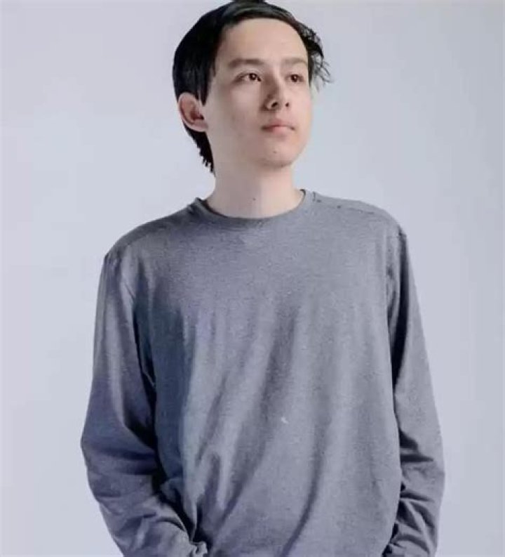 
Aidan Sowa Height, Weight, Net Worth, Age, Birthday, Wikipedia, Who, Nationality, Biography 