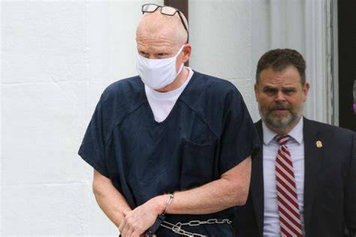 
Alex Murdaugh’s Last Text to Wife Revealed in Court — and Prosecutors Say He Called Her After Killings 