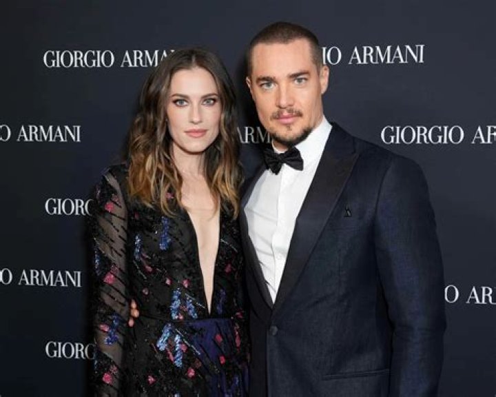 
Alexander Dreymon and Allison Williams Got Secretly Engaged 