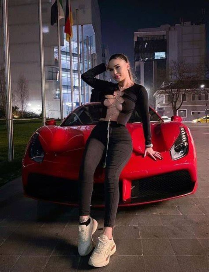 Alexandra Mary Hirschi Height, Weight, Net Worth, Age, Birthday, Wikipedia, Who, Instagram, Biography