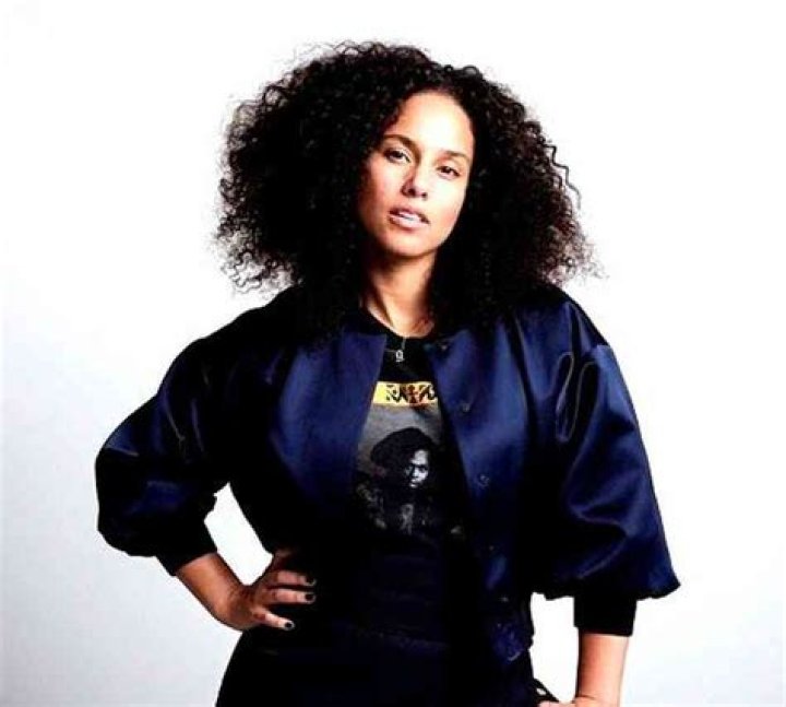 
Alicia Keyss Height, Weight, Net Worth, Age, Birthday, Wikipedia, Who, Nationality, Biography 