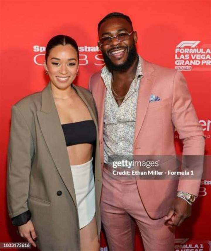 
Aljamain Sterling Fiance Rebecca Cruz Works In The Makeup Industry 
