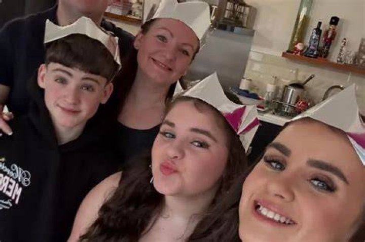 
Amelia Flanagan Parents And Her Actor Siblings Make Up A Happy Family of Five 