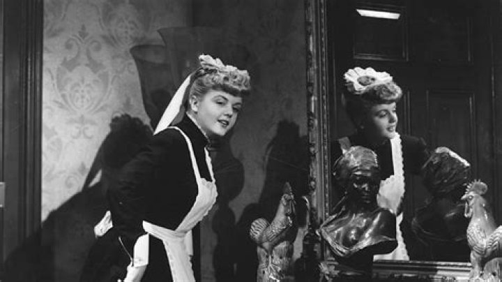 
Angela Lansbury Wanted to Play Romantic Leads in Her Youth but Said She Didn’t Have ‘Chocolate-Box Looks’ 