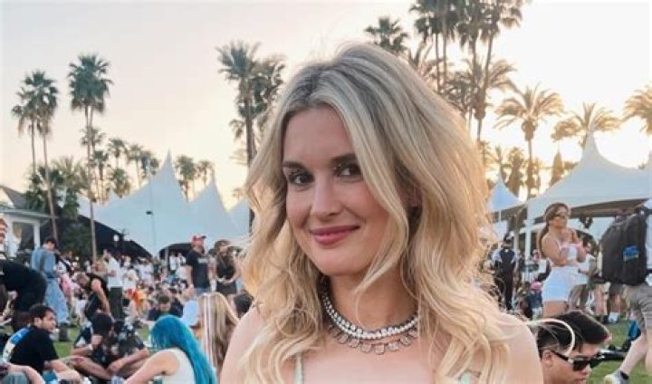 Aubrey Allegretti Height, Weight, Net Worth, Age, Birthday, Wikipedia, Who, Instagram, Biography