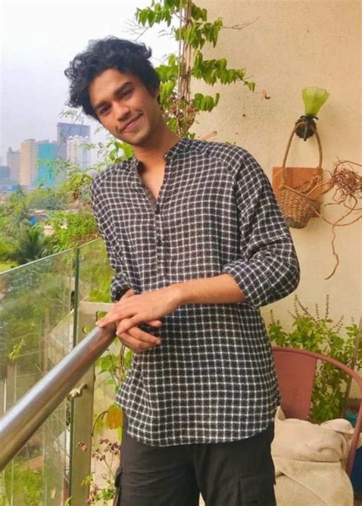 Babil Khan Height, Weight, Net Worth, Age, Birthday, Wikipedia, Who, Instagram, Biography