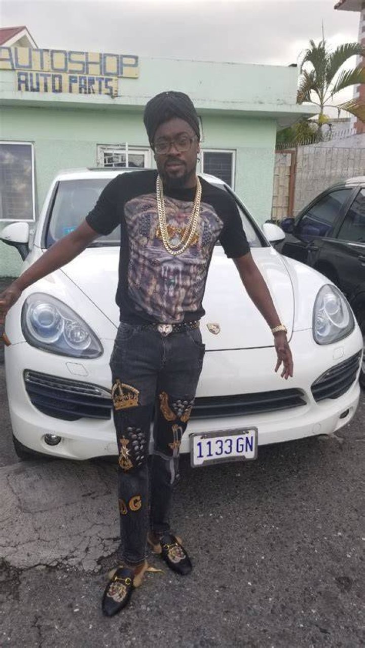 
Beenie Man Gets Fire Emojis On Video Of His Childhood Live Performance 