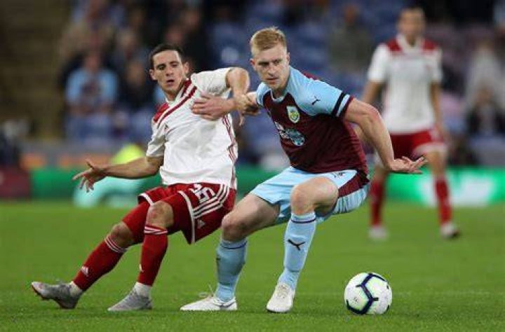
Ben Mee Height, Weight, Net Worth, Age, Birthday, Wikipedia, Who, Instagram, Biography 