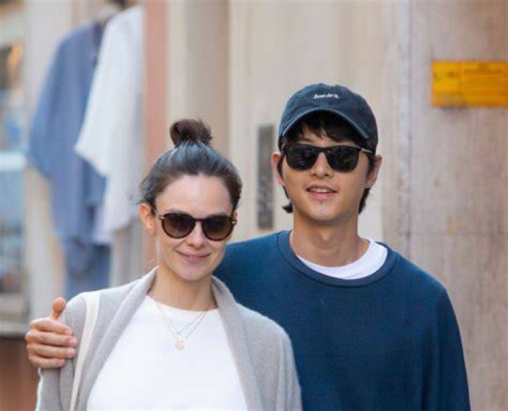 
BIBI Will Co-star With Joong-ki Vincenzo’s Song In The Upcoming Noir Film 