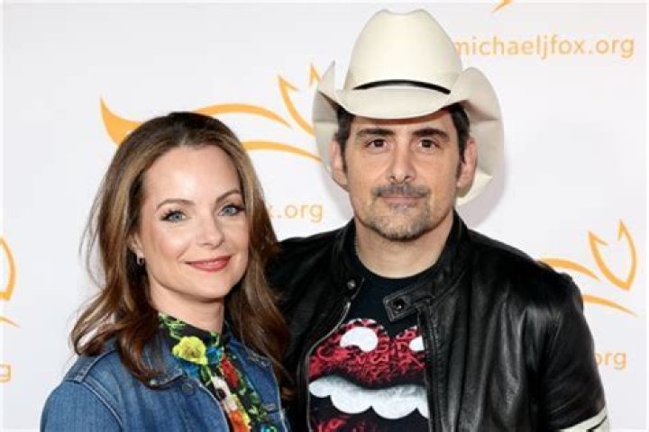 
Brad Paisley Wife Sister Also Works In The Entertainment Industry 
