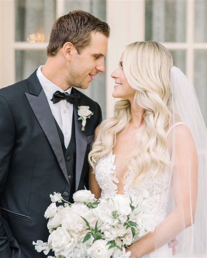 
Brayden Schenn’s short biography : Is Brayden Michael Schenn married to a wife? 
