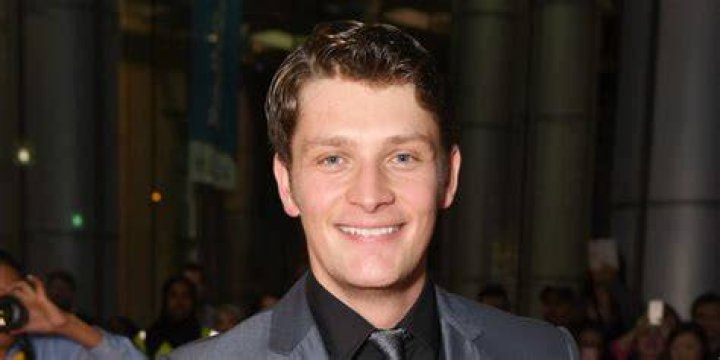 
Brett Dier (Jane the Virgin) Wiki Bio, girlfriend, body, wife, height, dating 