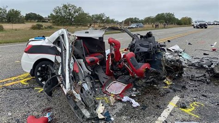 
Brownsville, Texas car accident: At least 7 killed, dozen injured after SUV crashes into migrants 