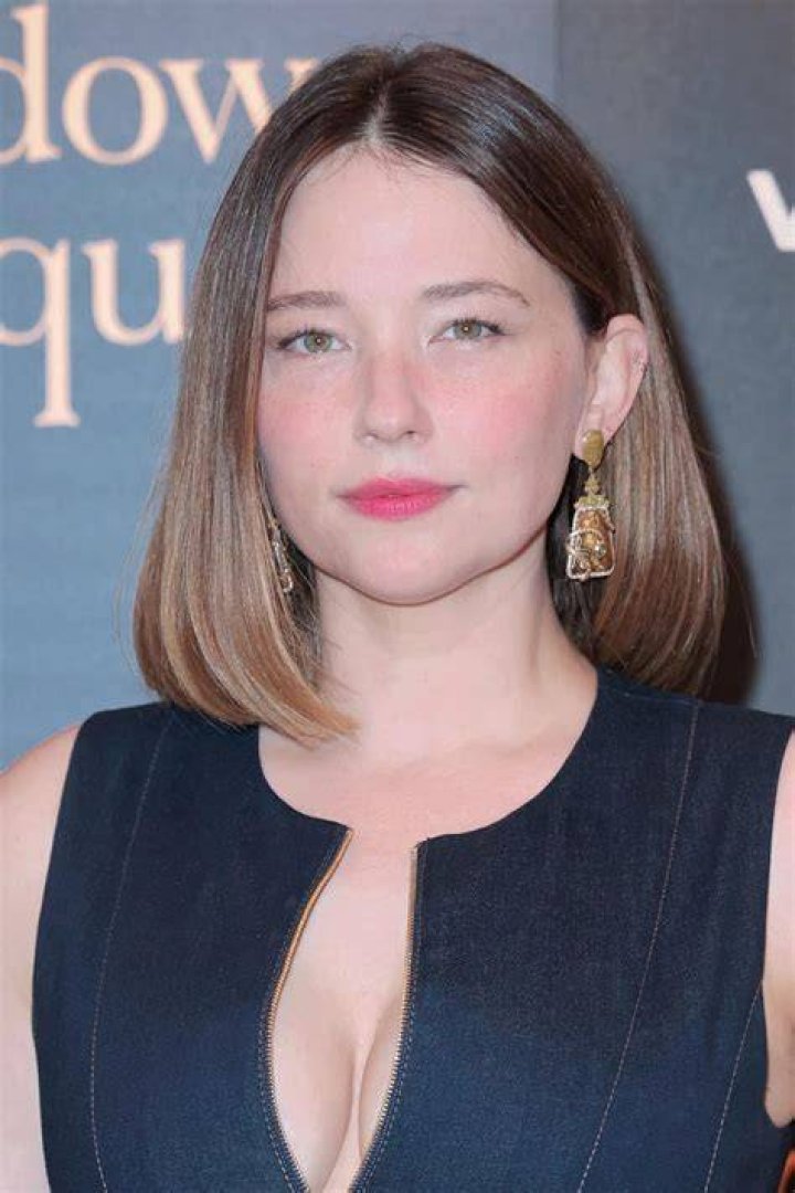 
Caitlyn Vogel Bennett Height, Weight, Net Worth, Age, Birthday, Wikipedia, Who, Nationality, Biography 