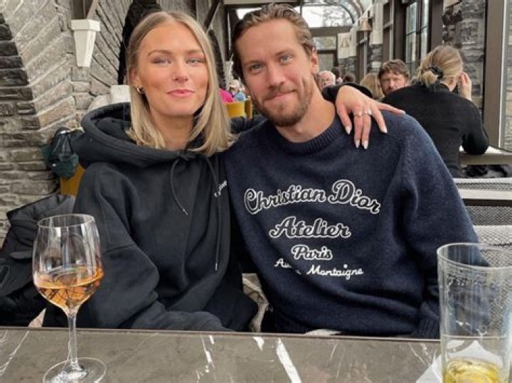 
Calgary Flames Goalie Jacob Markstrom Shared Wife Amanda Östervall Pregnancy News On Twitter 