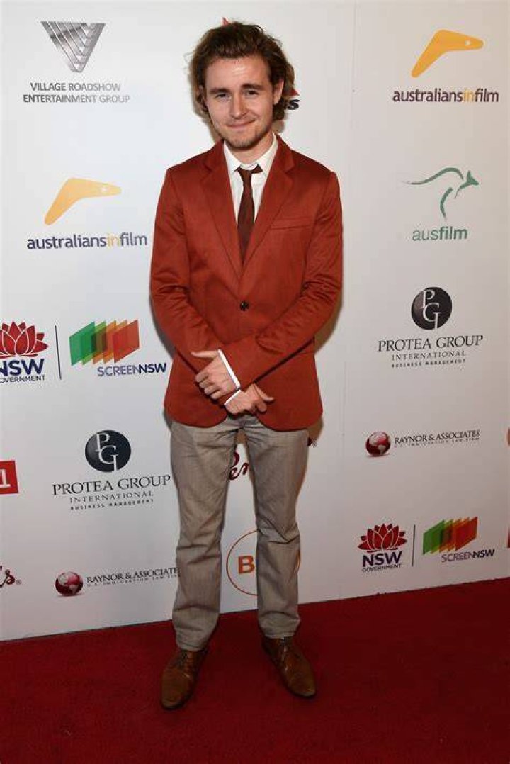 
Callan Mulvey Height, Weight, Net Worth, Age, Birthday, Wikipedia, Who, Nationality, Biography 