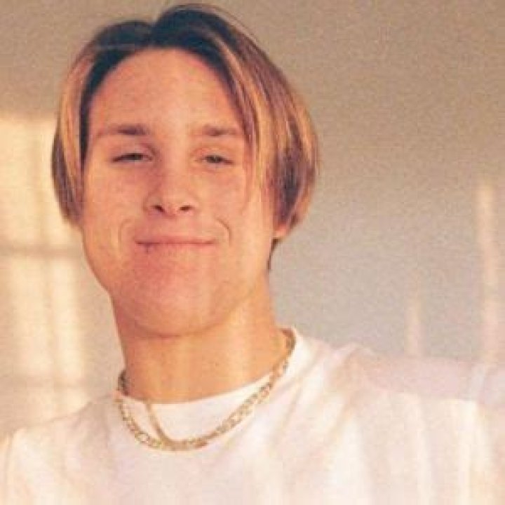 
Calvin Goldby Height, Weight, Net Worth, Age, Birthday, Wikipedia, Who, Nationality, Biography 