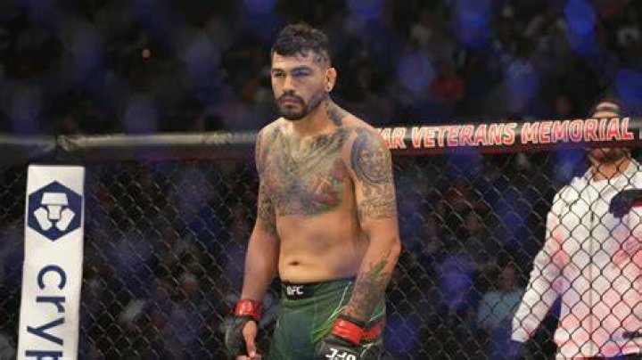 
Carlos Hernandez UFC Height, Weight, Net Worth, Age, Birthday, Wikipedia, Who, Nationality, Biography 