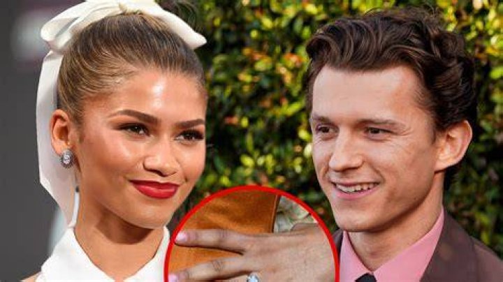 
Celebrities Who Are Dating/Married To Younger Men 