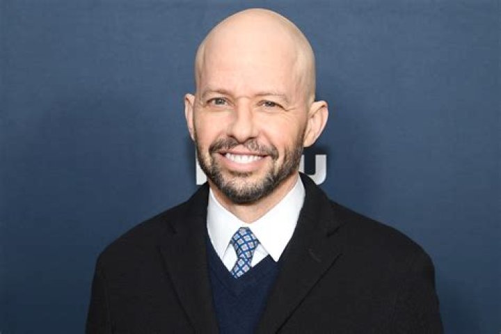 
Charlie Cryer Height, Weight, Net Worth, Age, Birthday, Wikipedia, Who, Nationality, Biography 