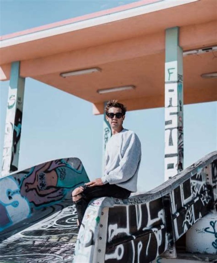 Charlie Oliver Bates Height, Weight, Net Worth, Age, Birthday, Wikipedia, Who, Instagram, Biography