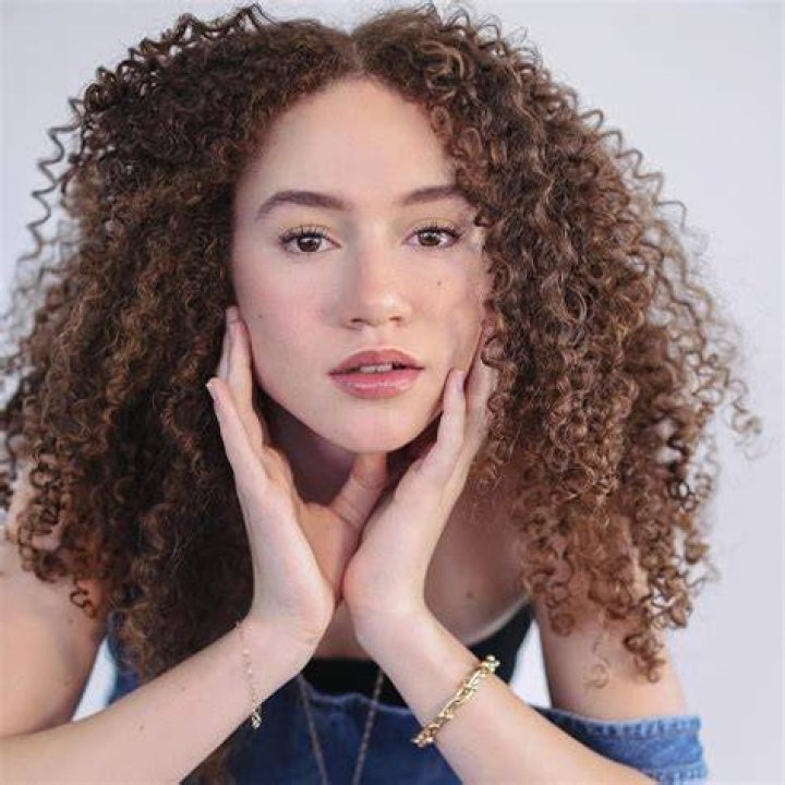 Chloe Coleman Height, Weight, Net Worth, Age, Birthday, Wikipedia, Who, Nationality, Biography