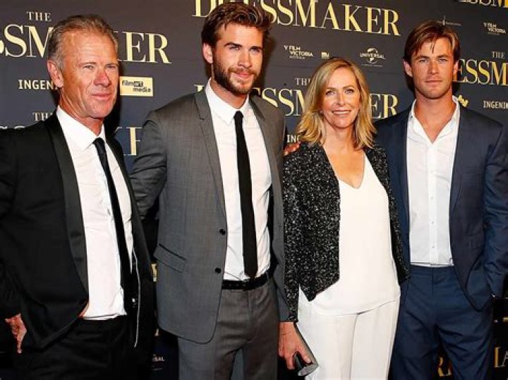 Chris Hemsworth Parents, Meet Craig Hemsworth And Him, Siblings, Wife, Children, Age, Net Worth & More