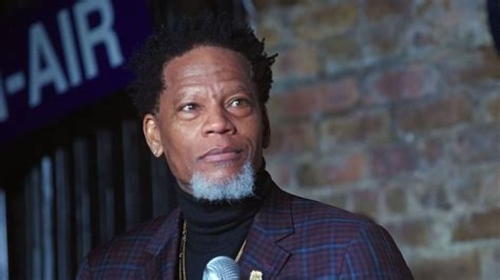 D. L. Hughley Height, Weight, Net Worth, Age, Birthday, Wikipedia, Who, Nationality, Biography