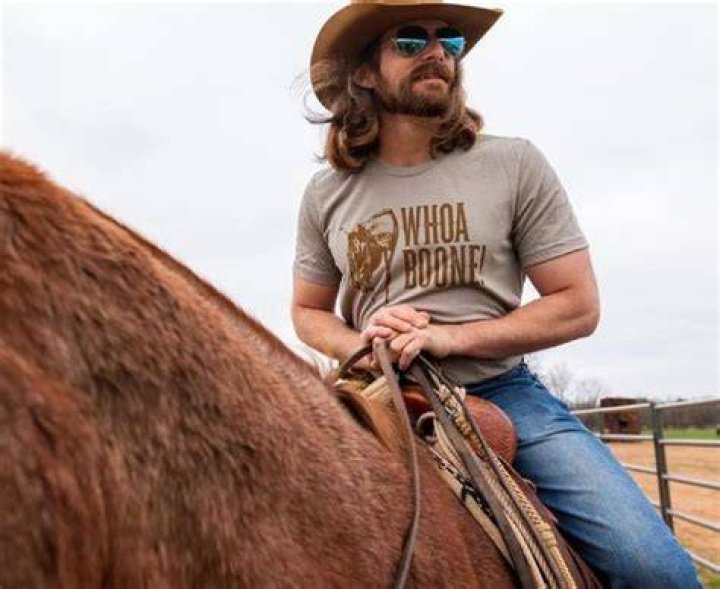 Dale Brisby is Married to Wife: Macy Hopping. Kids.