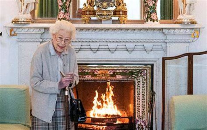 
Daniel Craig Remembers Queen Elizabeth’s ‘Funny’ Spirit And ‘Incomparable Legacy’ 
