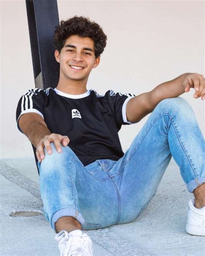 
Daniel Khosravi Height, Weight, Net Worth, Age, Wiki, Who, Instagram, Biography 