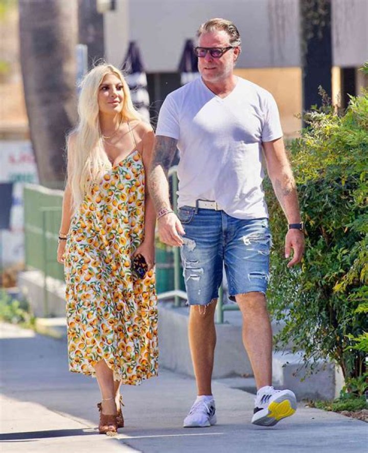 
Dean McDermott Shares Tori Spelling’s Photo with the Caption ‘Hot Wife Alert’: ‘Holy Smoke Show’ 