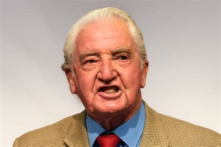 Dennis Skinner Height, Weight, Net Worth, Age, Birthday, Wikipedia, Who, Instagram, Biography