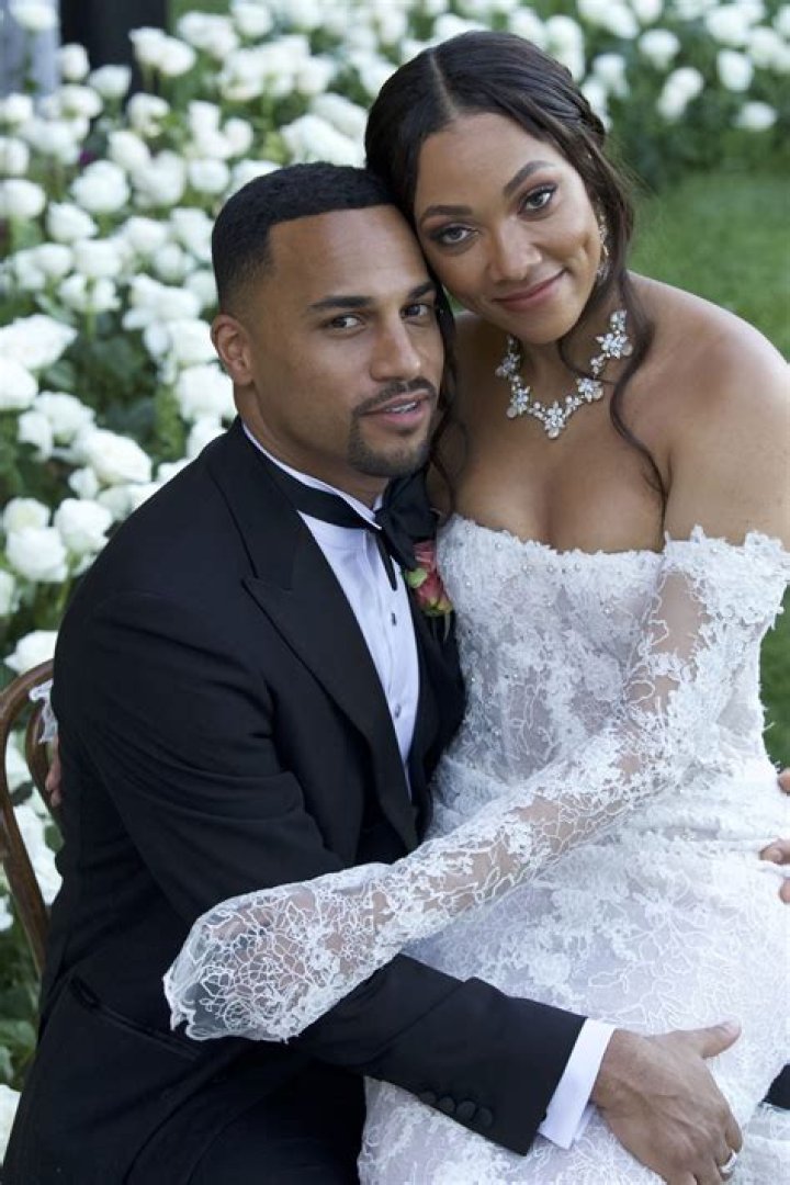 
Does Michael Xavier Actor Has An Ex Wife? Unseen Bria Murphy Wedding Photos 