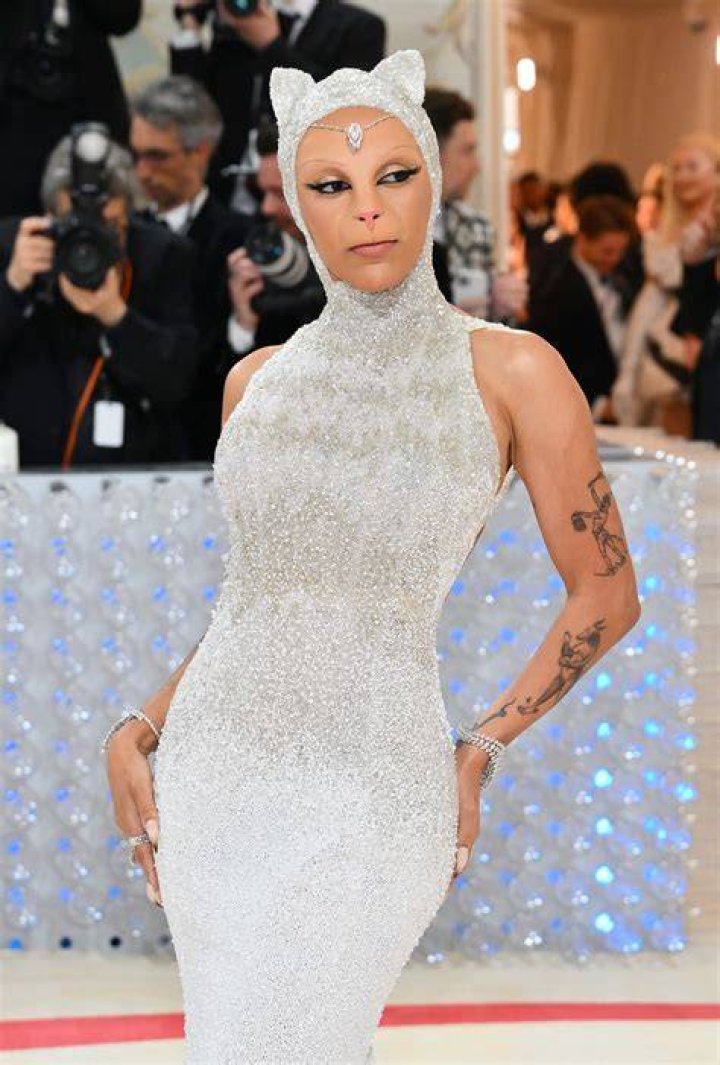 
Doja Cat vapes at Met Gala red carpet 2023, video goes viral 
