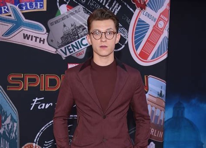 Dominic Holland Height, Weight, Net Worth, Age, Birthday, Wikipedia, Who, Nationality, Biography