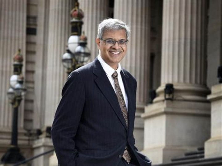 Dr. Jay Bhattacharya Height, Weight, Net Worth, Age, Birthday, Wikipedia, Who, Nationality, Biography
