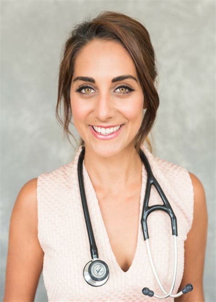 
Dr Sara Kayat Height, Age, Husband, Biography, Wiki, Net Worth 