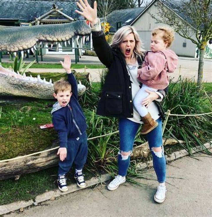 
Dustin Keller is Married to Wife: Erin Keller. Kids: Cruz Keller. 