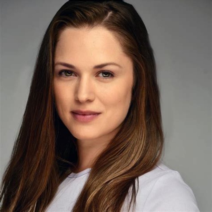 Emily Vere Nicoll Height, Weight, Net Worth, Age, Birthday, Wikipedia, Who, Nationality, Biography