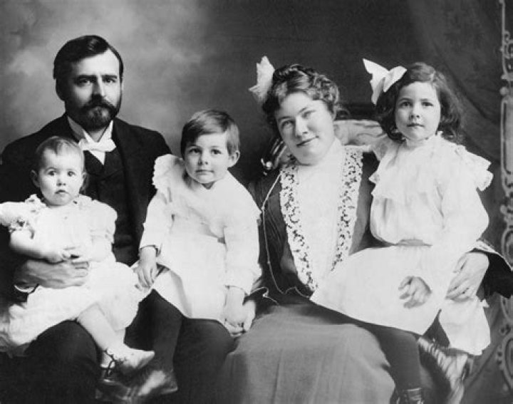 
Ernest Hemingway | Parents, Siblings And Family 