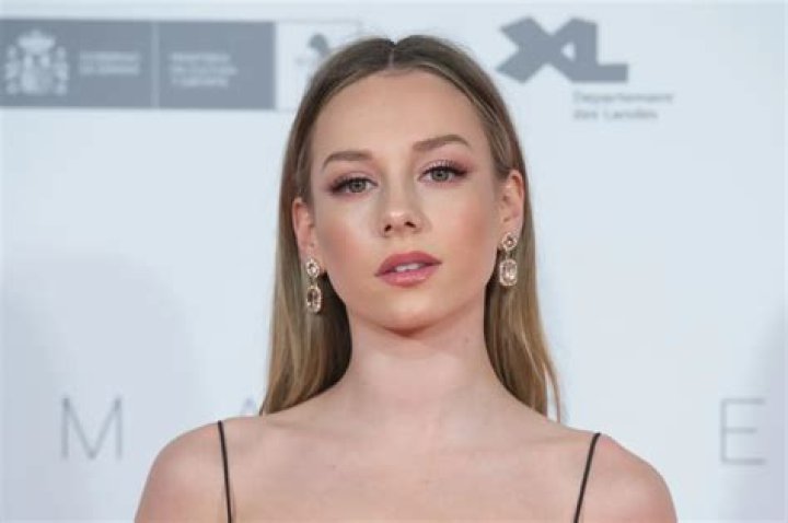 Ester Exposito Height, Age, Boyfriend, Biography, Wiki, Net Worth