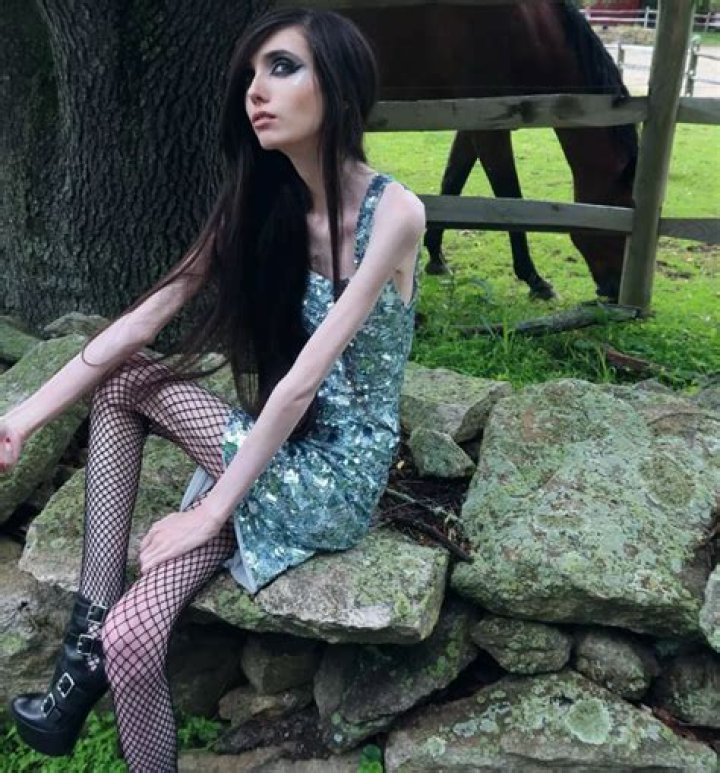 Eugenia Cooney Height, Weight, Net Worth, Age, Birthday, Wikipedia, Who, Nationality, Biography