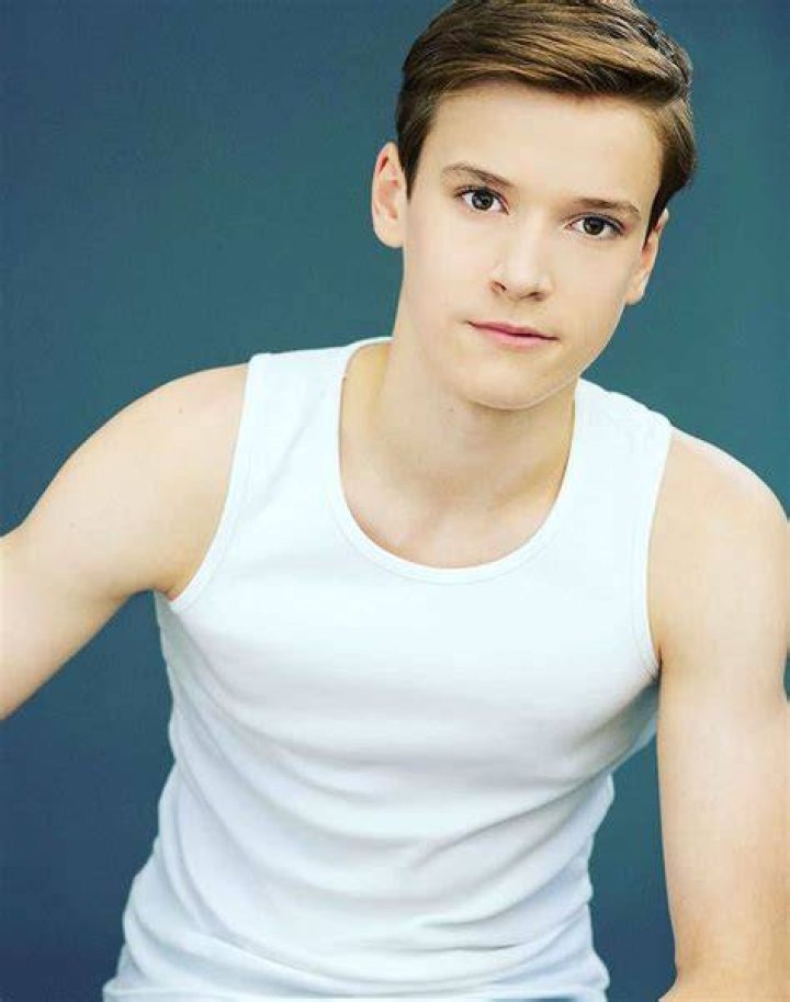 Everett Andres Height, Weight, Net Worth, Age, Birthday, Wikipedia, Who, Nationality, Biography