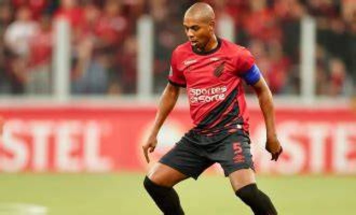 
Fernandinho Height, Weight, Net Worth, Age, Birthday, Wikipedia, Who, Instagram, Biography 