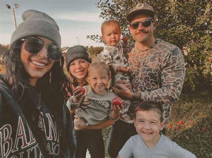 
First Look: Watch ‘Teen Mom 2’ Stars Chelsea Houska and Cole DeBoer Make HGTV Debut on ‘Down Home Fab’ 
